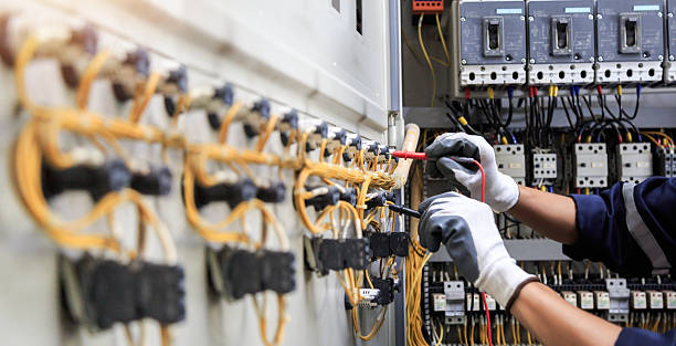 Professional Electrician technician working in Edgecliff Village, TX